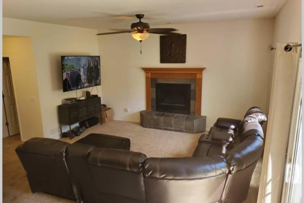 2 Master Suites/3 King Beds/4 Bath/Mins To Airport Colorado Springs Exteriör bild